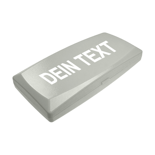 ABS box with custom print Auf dem Bild ist eine graue Kunststoffbox zu sehen. Auf dem Deckel steht in großen weißen Buchstaben "DEIN TEXT".