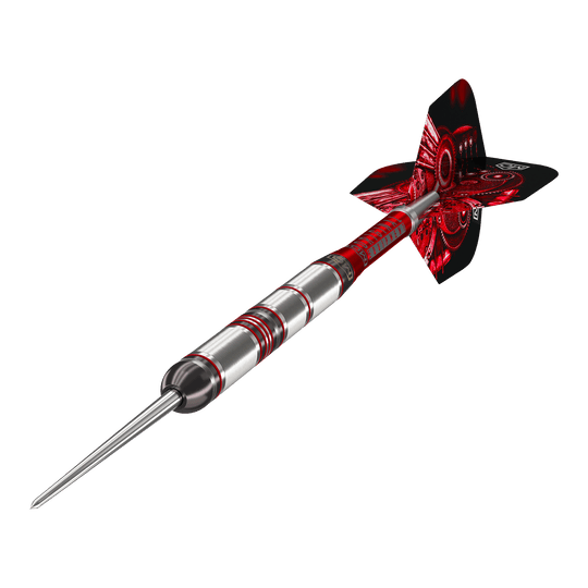 DW Piranha Razor 01 steel darts Das Bild zeigt einen DW Piranha Razor 01 Steeldart. Der Dartpfeil hat ein silbernes Barrel mit roten Akzenten und rote Flights.