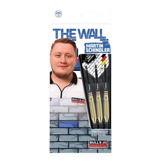 Bulls Martin Schindler The Wall Brass Steeldarts Auf dem Bild ist die Verpackung der "Bulls Martin Schindler The Wall Brass Steeldarts" zu sehen. Sie zeigt ein Foto von Martin Schindler sowie drei Steeldarts mit Messing-Barrels.