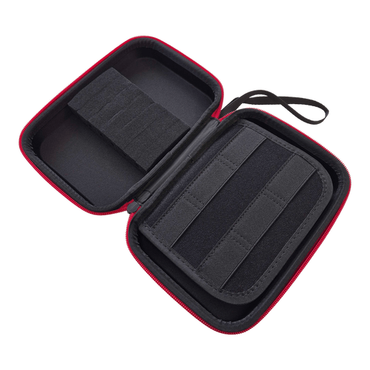 McDart System-4 Dartcase Hier sieht man ein weiteres Bild eines schwarzen Dartcases. Dieses Etui ist zur Aufbewahrung von Dartzubehör geeignet.