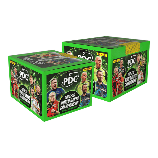Panini PDC World Darts Championship 2025/26 - Hardcover Mega Bundle with two sticker boxes Das Bild stellt das Panini PDC World Darts Championship 2025/26 Hardcover Mega Bundle mit zwei Stickerboxen dar. Es bietet ein Hardcover-Sammelalbum und zwei Stickerboxen zum Sammeln.