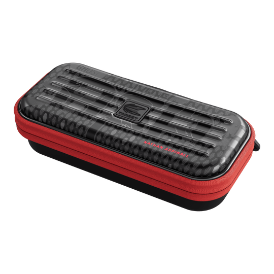 Hier sieht man das Takoma Ghost Series Nathan Aspinall Dartcase. Es wurde speziell für Fans von Nathan Aspinall entworfen.