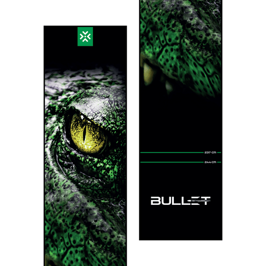 Bullet Gator Dart Mat Dieses Bild zeigt erneut die Bullet Gator Dartmatte. Sie ist für den Gebrauch beim Dartspiel gedacht und bietet Stabilität.