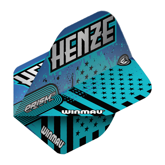 Das Bild zeigt die Winmau Prism Delta Rick Henze Standard Flights in einem auffälligen blauen Design mit schwarzen Sternen und Streifen. Auf den Flights steht der Name "Henze" und das Winmau-Logo ist deutlich sichtbar.