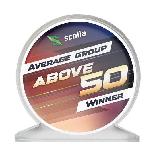 Scolia Acrylic Glass Trophy - Winner Das Bild zeigt einen Acrylglas-Pokal mit der Aufschrift Average Above 50. Es ist eine Auszeichnung für Dartspieler mit einem Durchschnitt über 50.
