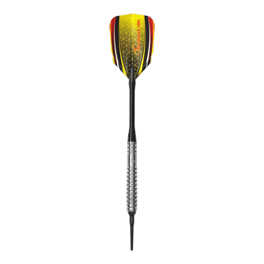 McDart 85 Tungsten V20 Soft Darts - 17g Dies ist ein Softdart namens "McDart 85er Tungsten V20" mit einem Gewicht von 17g. Der Dart hat einen silbernen Griff und gelb-schwarze Flights mit roten Akzenten.