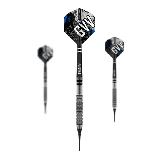 Das Bild zeigt die Red Dragon Gian Van Veen Tour Edition Softdarts mit einem Gewicht von 20g. Die Pfeile haben schwarze und silberne Details sowie Flights mit dem Aufdruck "GVV".