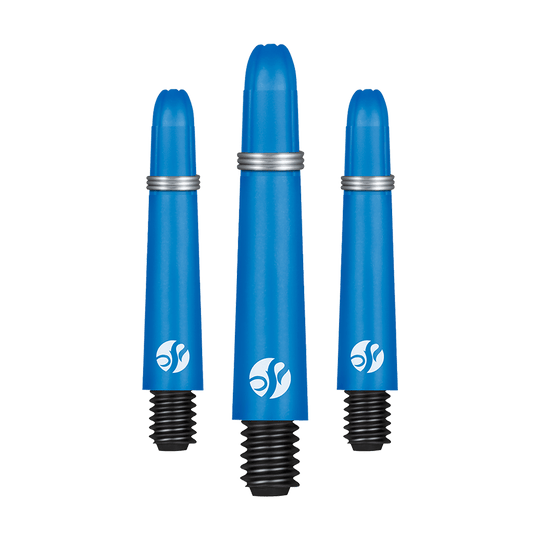 Shot Koi Carbon Shafts - Blue Auf dem Bild sind drei blaue Dartschäfte mit silbernem Ring und schwarzem Schraubgewinde zu sehen. Sie stehen nebeneinander und haben das gleiche Logo aufgedruckt.