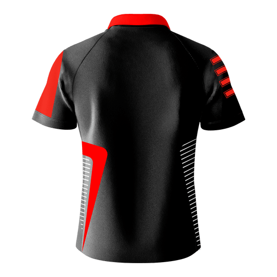 Bulls Team Dart Shirt - Red Das Bild zeigt das Bulls Team Dartshirt in Rot von hinten. Das Shirt ist hauptsächlich schwarz mit roten und weißen Designelementen auf den Ärmeln und an den Seiten.