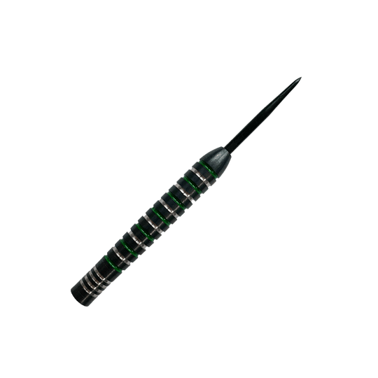 McDart Silver Green Steeldart Barrels Das Bild zeigt einen McDart Silver Green Steeldart Barrel. Der Dart hat silberne und grüne Rillen und eine schwarze Spitze.