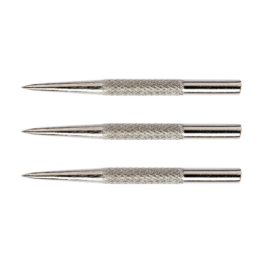 8366Silver_Winmau_Knurled_Silver_Effect_Steeldart_Spitzen_32mm_1 Das Bild zeigt drei silberfarbene, gerändelte Stahlspitzen für Darts. Es handelt sich um das Produkt "Winmau Knurled Silver Effect Steeldart Spitzen - 32mm".