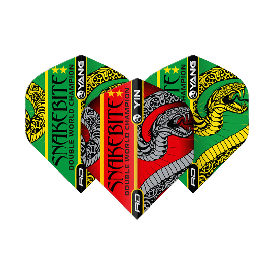 Red Dragon Peter Wright Snakebite Red Green Yin Yang Standard Flights Das Bild zeigt drei Dartflights mit bunten Farben und auffälligem Schlangen-Design. Auf den Flights steht "Snakebite Double World Champion" und sie sind in Rot, Grün, Gelb und Schwarz gestaltet.