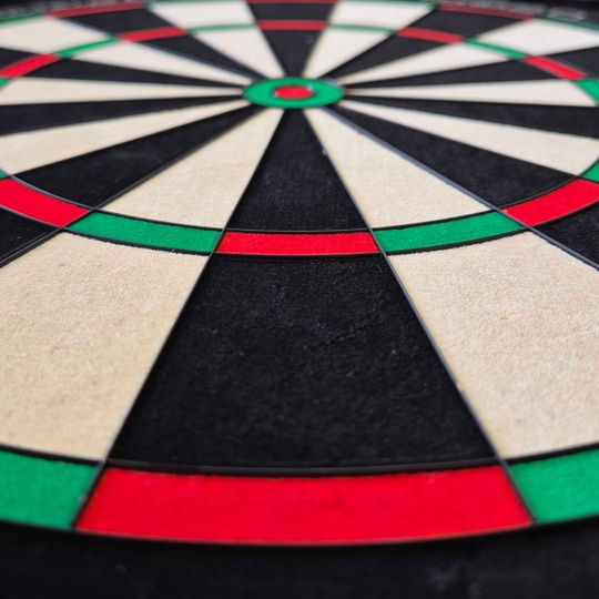 Unicorn Eclipse Ultra 2.0 steel dartboard Ein weiteres Bild des Unicorn Eclipse Ultra 2.0 Steeldartboards ist zu sehen. Alle Spielfelder sind deutlich.