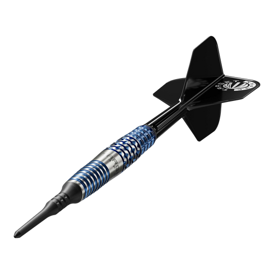 Dies ist ein Softdart mit einem schwarzen Flight und einem silber-blauen Barrel. Es handelt sich um das Modell "Target Japan Toru Suzuki Sereno GEN2 Softdarts - 20g".