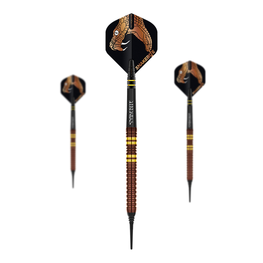 Red Dragon Peter Wright Copper Fusion Soft Darts - 20g Das Bild zeigt drei Softdarts des Modells „Red Dragon Peter Wright Copper Fusion“ mit 20 Gramm Gewicht. Die Flights sind mit einem Schlangenkopf und dem Schriftzug „Snakebite“ verziert.