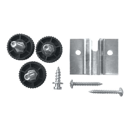 Winmau Rota-Lock Blade 6 wall mount Das Bild zeigt das Winmau Rota-Lock Blade 6 Wandhalterungs-Set mit drei schwarzen Einstellrädern, einer Metallhalterung und Schrauben. Diese Teile werden verwendet, um ein Dartboard sicher an der Wand zu befestigen.