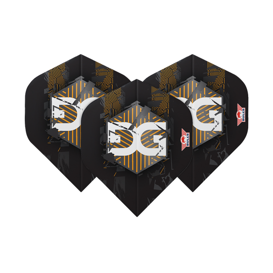 BU50920_BullsNL_Player_100_Martijn_Kleermaker_90_No2_Standard_Flights_1nVEL5fDJXBSTz Das Bild zeigt drei schwarze Dart Flights mit gelben und weißen grafischen Elementen. Auf jedem Flight ist das Logo von Bulls und der Name "Martijn Kleermaker" zu sehen.
