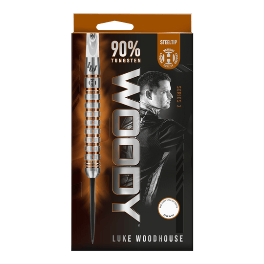 Das Bild zeigt die Verpackung der Harrows Luke Woodhouse Series 2 Steeldarts. Auf der Vorderseite sind ein Dartpfeil, der Name "WOODY" und ein Bild von Luke Woodhouse zu sehen.