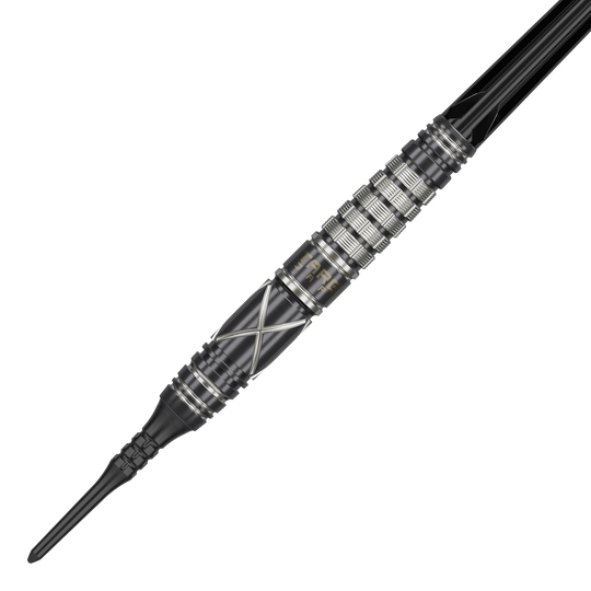 Auf dem Bild ist ein Softdart der Marke "Target Japan Black Marque Chaos 2" mit 19g Gewicht zu sehen. Der Dartpfeil hat ein schwarzes Design mit silbernen Akzenten und einer geriffelten Griffzone.