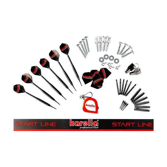 Karella_E-Master_Dartautomat_Detail_Zubeh-r Das Bild zeigt das Zubehörset für den Karella E-MASTER Dartautomaten mit Münzeinwurf. Zu sehen sind mehrere Dartpfeile, Ersatzteile, Befestigungsmaterial, Schlüssel und eine Startlinie.