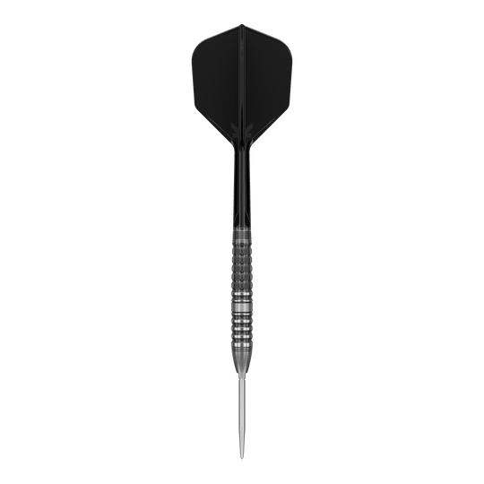 Das Bild zeigt einen Target Japan Black Marque Lumiere GEN3 Steeldart. Der Dartpfeil hat eine schwarze Flights und einen silbernen, geriffelten Barrel.