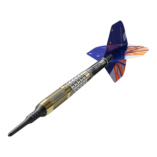 Target Raymond Van Barneveld Chrono 95 soft darts Das Bild zeigt einen Softdart namens "Target Raymond Van Barneveld Chrono 95". Der Dart hat einen gold-silbernen Griff und blaue Flights mit orangefarbenen Buchstaben.