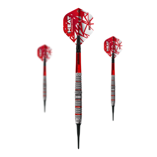 Das Bild stellt das Set Harrows Damon Heta Series 4 Softdarts dar. In diesem Set sind mehrere Softdarts enthalten.