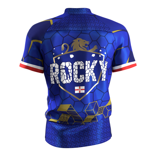 Target Josh Rock Dart Shirt 2027 Abgebildet ist das Target Josh Rock Dartshirt 2027. Dieses Dartshirt ist in sportlichem Design gehalten.