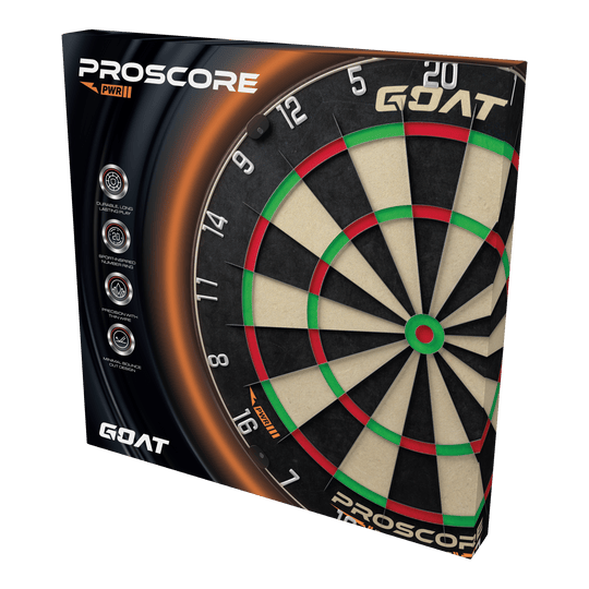 GOAT Proscore PWR steel dartboard Die Abbildung zeigt das Produkt „GOAT Proscore PWR Steeldartboard“ in seiner Verpackung. Auf der Box sind das Dartboard und verschiedene Produkthighlights sichtbar.