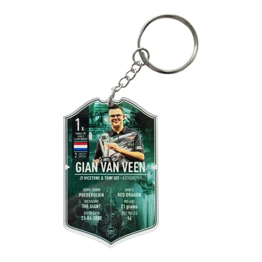 Ultimate Darts Card Keychain - Gian Van Veen Ultimate Darts Card Schlüsselanhänger - Gian Van Veen ist abgebildet. Es handelt sich um einen Schlüsselanhänger mit dem Bild des Dartspielers Gian Van Veen.