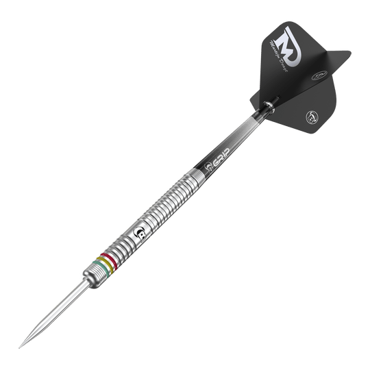 Bulls Martijn Dragt Steel Darts - 24g Auf dem Bild ist ein Bulls Martijn Dragt Steeldart mit einem Gewicht von 24g zu sehen. Der Dartpfeil hat einen silbernen, gerillten Schaft und schwarze Flights mit weißer Aufschrift.