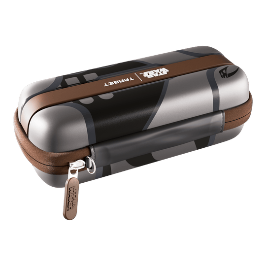 Target Star Wars Boa Dartcase - Mandalorian Das Bild zeigt das Target Star Wars Boa Dartcase - Mandalorian. Es handelt sich um ein Dartetui mit einem Star Wars Mandalorian Motiv.