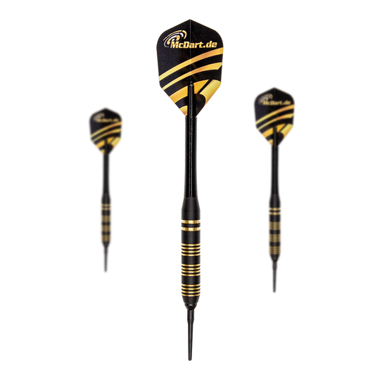 Royal Softdarts - 17g Das Bild zeigt drei Royal Softdarts mit einem Gewicht von 17g. Die Darts sind schwarz mit goldenen Ringen und haben Flights mit dem Logo "McDart.de".
