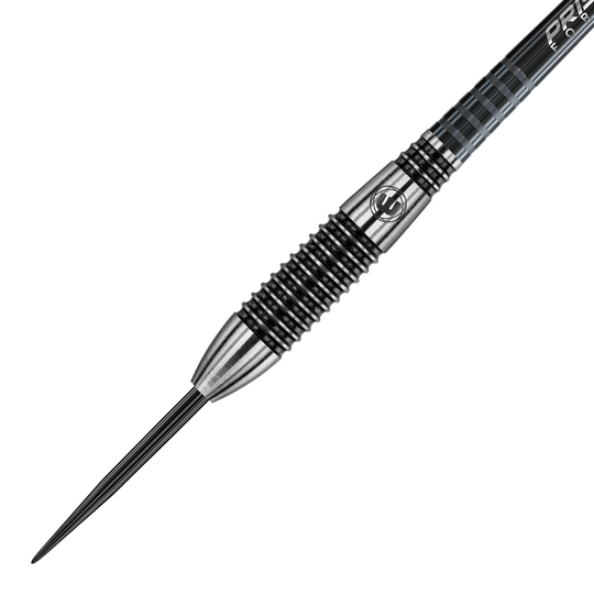 1043-24-Winmau-Blackout-Variante-2-Tungsten-Steeldarts-2 Das Bild zeigt einen Winmau Blackout Variante 2 Steeldart. Der Dartpfeil hat ein silbernes und schwarzes Design mit Rillen für besseren Halt.