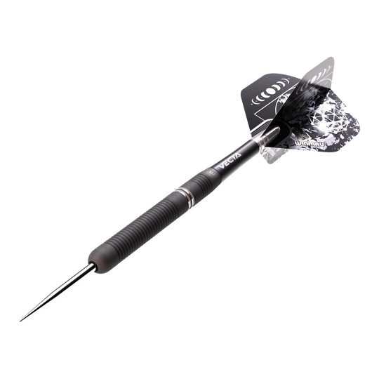 Winmau Callisto 01 Steeldarts Das Bild zeigt einen Winmau Callisto 01 Steeldart. Der Dartpfeil hat ein schwarzes, geriffeltes Griffstück und schwarze Flights mit weißem Muster.