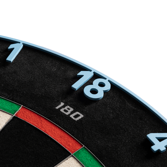 Zu sehen ist das Precise 180 Endorphine Steeldartboard mit Nummernring in Infinity Blue. Es ist eine hochwertige Dartscheibe für ambitionierte Spieler.