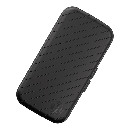 Harrows Slimcase Dart Case Dies ist ein schlankes, schwarzes Etui mit schrägen Linien auf der Oberfläche. In der Ecke befindet sich ein rundes Harrows-Logo.
