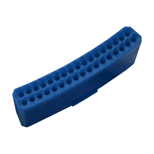 GRN0154_Granboard_132_Ersatzfelder_Double_Blau_2 Das Bild zeigt das Produkt "Granboard 132 Ersatzfelder". Es handelt sich um ein blaues, gebogenes Kunststoffteil mit mehreren Löchern.