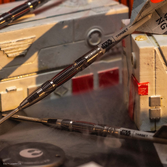 Das Bild zeigt die Target Star Wars X-Wing Swiss Point Steeldarts. Dieses Produkt hat ein spezielles Star Wars X-Wing Motiv.