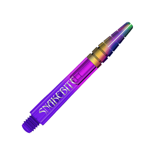 C793_Red_Dragon_Nitrotech_Peter_Wright_Purple_Ionic_Shafts_39mm_2 Das Bild zeigt einen lila Dartshaft mit dem Schriftzug "Snakebite". Der Shaft hat einen schimmernden, metallischen Farbverlauf an einem Ende.