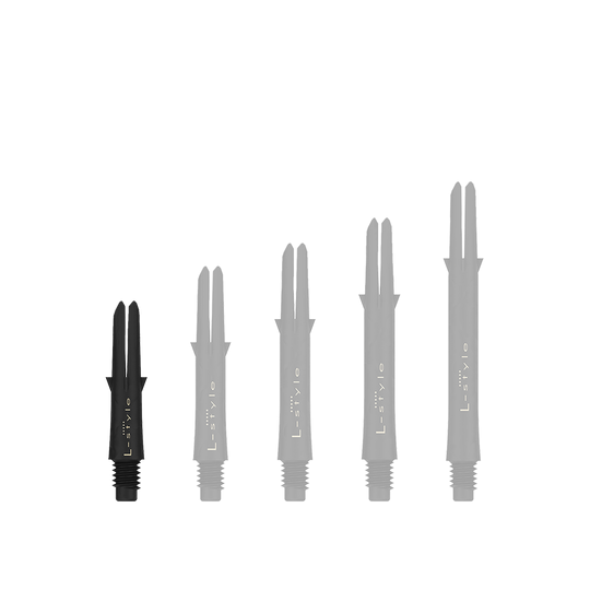 L style carbon shafts Das Bild zeigt fünf schwarze Dart-Schäfte in verschiedenen Längen, die aufrecht nebeneinander stehen. Auf jedem Schaft steht der Schriftzug „L-style“ in weißer Farbe.