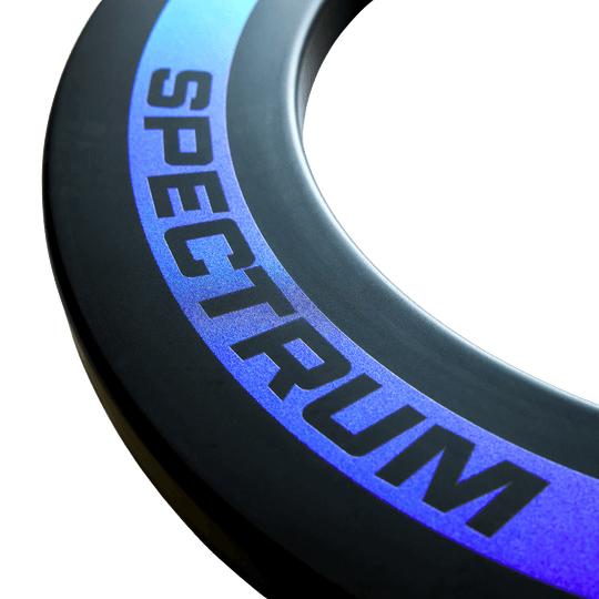 Precise 180 Spectrum Dartboard Surround Abgebildet ist das Precise 180 Spectrum Dartboard Surround. Es handelt sich um einen umlaufenden Schutz für Dartboards.