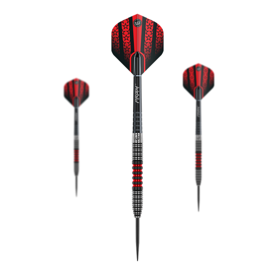 Winmau Joe Cullen steel darts Das Bild zeigt drei Winmau Joe Cullen Steeldarts mit schwarzen und roten Designelementen. Die Flights sind mit Sternmustern verziert und die Griffe haben silberne und rote Ringe.