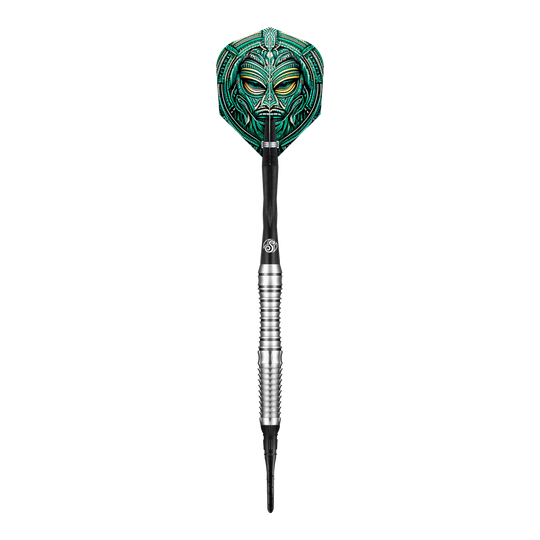 Das Bild zeigt einen Shot Tribal Weapon Toki Softdart. Die Dartflügel sind mit einem auffälligen, grünen Stammesdesign verziert.