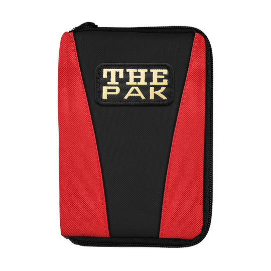 703_The_Pak_Multi_Dartcase_Rot_Schwarz_1 Das Bild zeigt das Produkt "The Pak Multi Dartcase - Rot Schwarz". Es ist ein Dartetui in den Farben Schwarz und Rot mit dem Aufdruck "THE PAK" auf der Vorderseite.