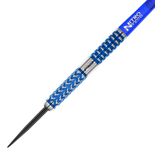 Red Dragon Gerwyn Price Glacier steel darts Das Bild zeigt einen stilvollen Steeldart mit blauen und silbernen Akzenten. Der Schaft trägt die Aufschrift „Nitro Tech“ und das Dartdesign ist modern und griffig.