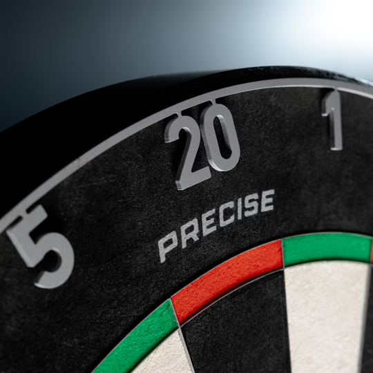 Abgebildet ist das Precise 180 Endorphine Steeldartboard mit Nummernring, Gunmetal-Ausführung. Das Steeldartboard ist optimal für anspruchsvolle Dartsportler.