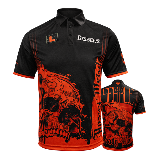 Gezeigt wird das Harrows Ryan Searle Heavy Metal Playershirt. Dieses Produkt ist ein Spielertrikot für Dartfans.