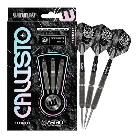 Winmau Callisto 03 Steeldarts Das Bild zeigt die "Winmau Callisto 03 Steeldarts" in ihrer Verpackung. Rechts daneben sind drei ausgepackte Steeldarts mit schwarzem Design zu sehen.