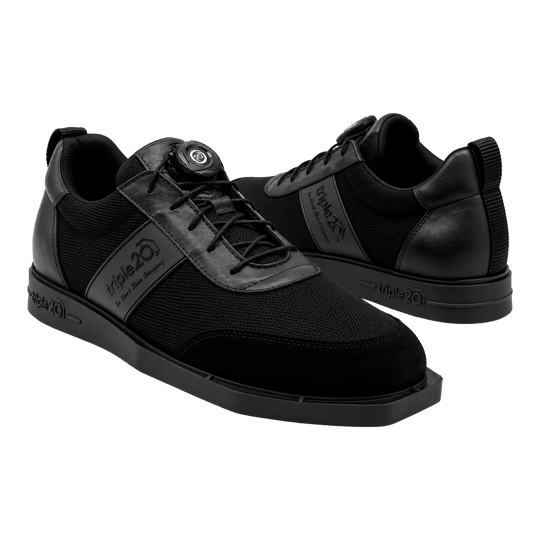 Triple20 Dart Shoes Textile with Twist Closure - Black Das Produkt zeigt die Triple20 Dartschuhe Textil mit Drehverschluss - Schwarz. Es handelt sich um Sportschuhe für Darts.